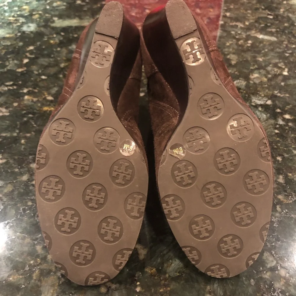 HP! Tory Burch booties in Coconut brown suede and gold buckles. Size 8.5.